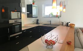 Aachen, moderne und gehobene 3 Zimmer- Ferienwohnung am Dreiländerpunkt D-NL-B